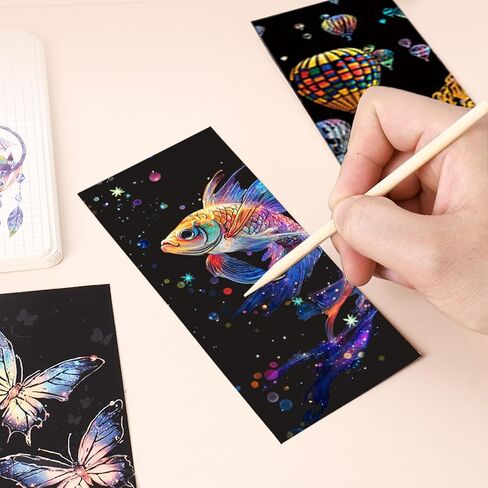 مجموعة لوحة رسم Glowing Scratch Art Rainbow - 36 ورقة كلاسيكية وحيوانية + 3 أقلام خدش خشبية | فن خدش الفويل | فن النقش على الفويل | سلسلة رسم الفن in Kuwait