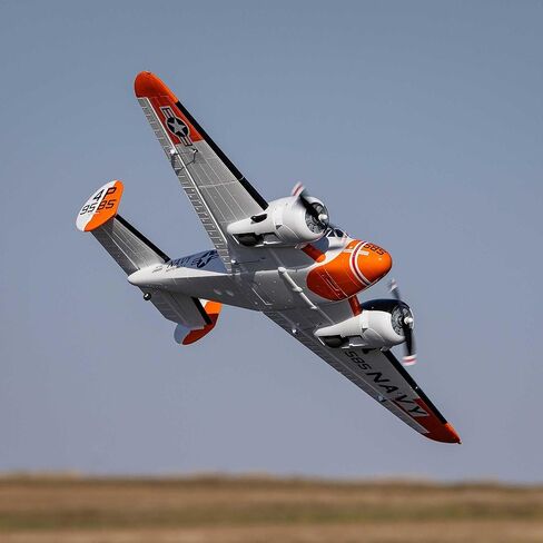 E-flite RC طائرة Beechcraft D18/RC-45J 1.5m BNF Basic (جهاز الإرسال والبطارية والشاحن غير متضمن) مع AS3X+ وآمنة، EFL-3726 in Kuwait