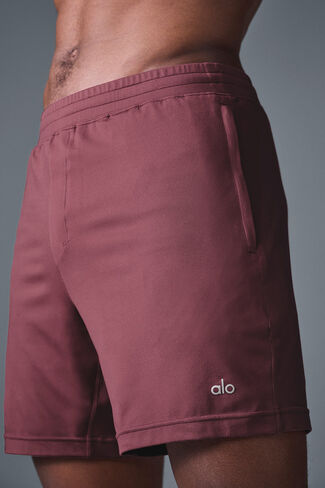 Alo Yoga 7" Conquer React Performance Short - Burgundy Truffle in Kuwait