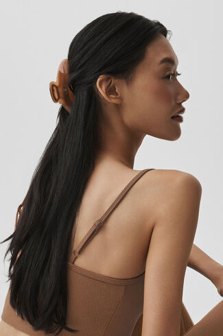 Alo Yoga Acrylic Illusion Claw Clip - Sun Kissed Brown/Brushed Gold - Sun Kissed Brown/Brushed Gold / One Size in Kuwait