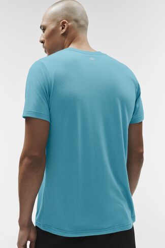 Alo Yoga Triumph Tee - Blue Breeze in Kuwait