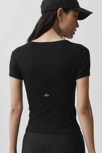 Alo Yoga Timeless Tee - Black in Kuwait
