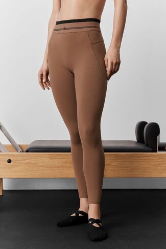 Alo Yoga Airbrush High-Waist 7/8 Better Together Legging - Sun Kissed Brown/Black in Kuwait
