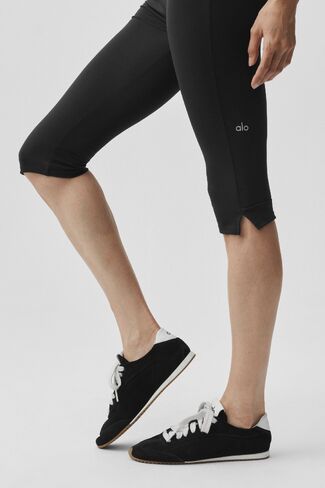 Alo Yoga ALO Softsculpt Shoreline Capri - Black in Kuwait