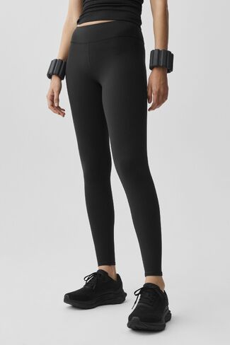 Alo Yoga Airbrush Leggings متوسط ​​الارتفاع - أسود in Kuwait