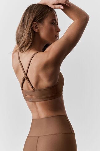 Alo Yoga Airlift Intrigue Bra - Sun Kissed Brown in Kuwait