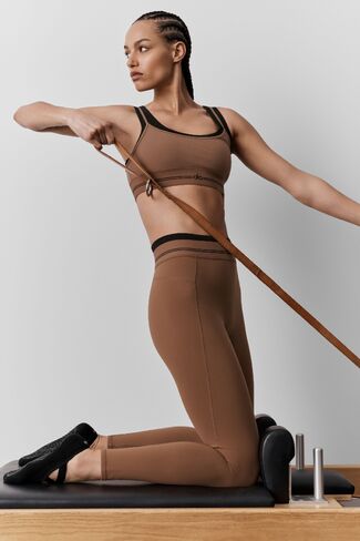 حمالة صدر Alo Yoga Airbrush Better Together - Sun Kissed Brown/Black in Kuwait