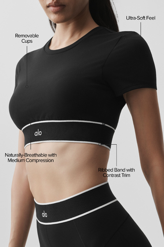Alo Yoga حمالة صدر ALO Softculpt Amp It Up بأكمام قصيرة - أسود in Kuwait