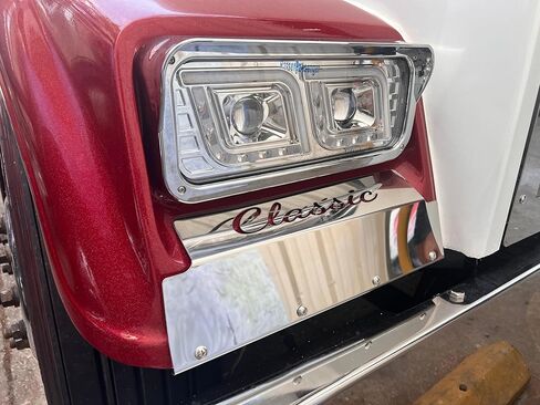 مجموعة Freightliner Classic Fender Guards المصنوعة من الفولاذ المقاوم للصدأ على الطراز الكلاسيكي in Kuwait