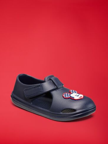 قباقيب Old Navy Old Navy x Disney Mickey Mouse للأطفال الصغار والرضع (قائم على النباتات جزئيًا) - أزرق داكن in Kuwait