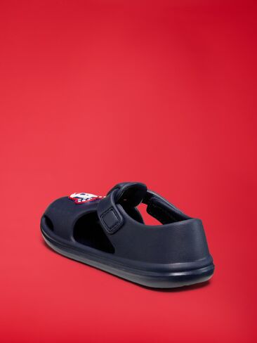 قباقيب Old Navy Old Navy x Disney Mickey Mouse للأطفال الصغار والرضع (قائم على النباتات جزئيًا) - أزرق داكن in Kuwait