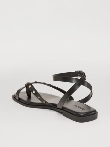 Old Navy Studded Toe-Strap Sandals - Black Jack in Saudi Arabia