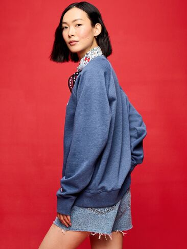 سويت شيرت بفتحة رقبة دائرية للبالغين من Old Navy Old Navy x Disney Mickey Mouse - أزرق باسيفيك in Kuwait