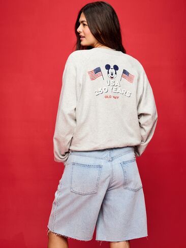 سويت شيرت راجلان برسومات كبيرة الحجم للنساء من Old Navy x Disney Mickey Mouse - رمادي فاتح منقط in Kuwait