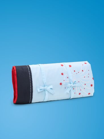 بطانية Old Navy Old Navy x Disney Picnic Blanket للعائلة - أمريكانا in Kuwait