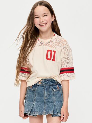 تي شيرت من الدانتيل بتصميم كرة القدم للفتيات من Old Navy - Creme De La Creme in Kuwait