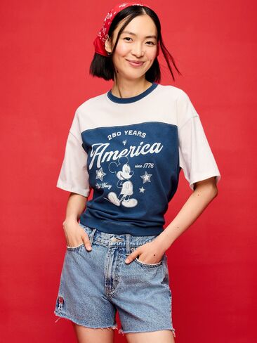 تيشيرت بتصميم كرة القدم بتصميم كرة القدم Old Navy x Disney Mickey Mouse للنساء من Old Navy - أزرق باسيفيك in Kuwait