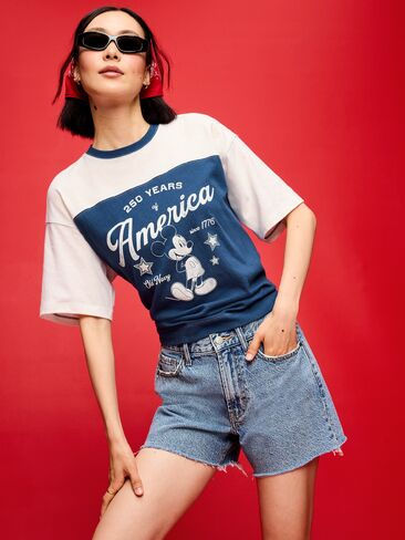 تيشيرت بتصميم كرة القدم بتصميم كرة القدم Old Navy x Disney Mickey Mouse للنساء من Old Navy - أزرق باسيفيك in Kuwait