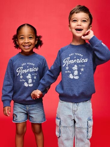 سترة Old Navy Old Navy x Disney Mickey Mouse كبيرة الحجم للجنسين برقبة دائرية للأطفال الصغار - أزرق باسيفيك in Kuwait