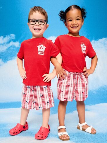 تي شيرت مطبوع عليه شعار Old Navy x Disney Mickey Mouse للجنسين للأطفال الصغار - أحمر in Kuwait