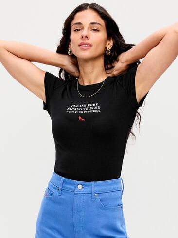 تي شيرت Old Navy Old Navy x The Devil Wears Prada Snug Crop - بلاك جاك in Kuwait
