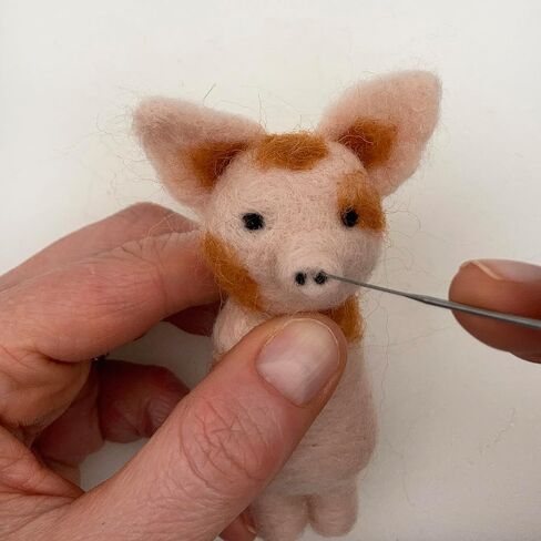 Bergin & Bath Needle Felting kit - Pigs in Blankets. A Festive Christmas Craft kit for Adults and Teens. Learn to Make Felted Decorations from Wool. in Kuwait