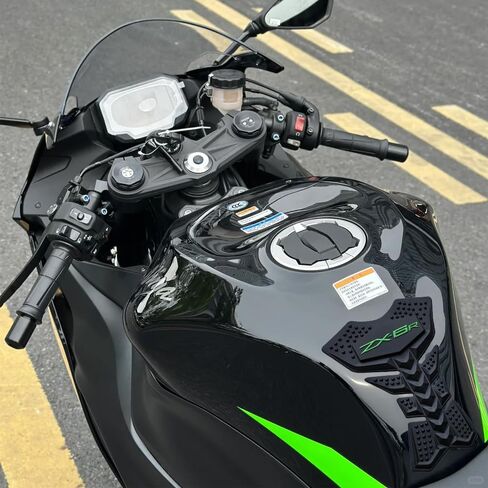 غطاء حماية مطاطي لخزان الغاز وإطار الجسم ملصق هدية على شكل قلنسوة متوافق مع Kawasaki 636 ZX6R ZX6RR KRT أخضر in Kuwait