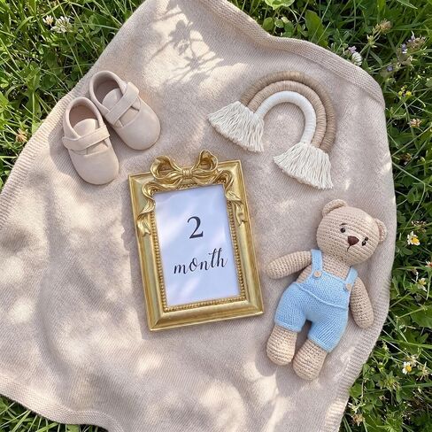 Novabright Baby Monthly Milestone Signs Photo Frame Set, Gold Resin Picture Frame with 13 Newborn Milestone Cards, for Nursery Decor, Keepsake Gift for Newborn in Kuwait