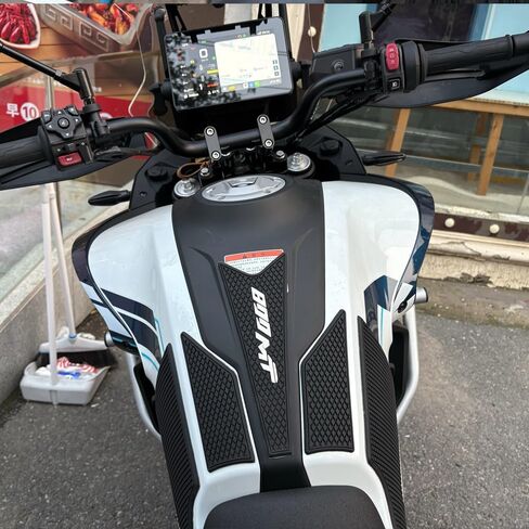لـ CF Moto CFMOTO 800MT 800 MT 2023 - ملحقات الدراجات النارية وسادة حماية جانبية لخزان الوقود ملصقات لاصقة لمقبض الركبة بالغاز - مادة مطاطية PVC - أسود - 5 قطع in Kuwait