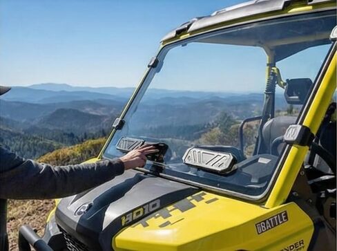 زجاج أمامي ذو فتحات تهوية كاملة مقاوم للخدش ومتوافق مع موديلات 2016–2025 Can-Am Defender HD5 HD7 HD8 HD9 HD10 HD11 وMAX | زجاج أمامي مطلي بالبولي كربونات in Kuwait