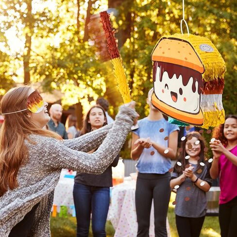 مجموعة تزيين الحفلات من Wink Design S'mores Piñata كوكي Piñata مع قصاصات من الورق وعصا الخفافيش لألعاب عيد الميلاد وحفلات التخييم والنار in Kuwait
