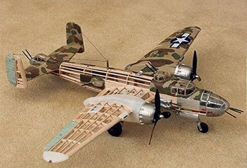 مجموعة نماذج ميتشل B-25 لأمريكا الشمالية من Guillow in Kuwait