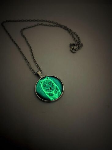 Glow in the dark wolf necklace glowing pendant resin necklace unique pendant blue wolf necklace glow in the dark green in Saudi Arabia