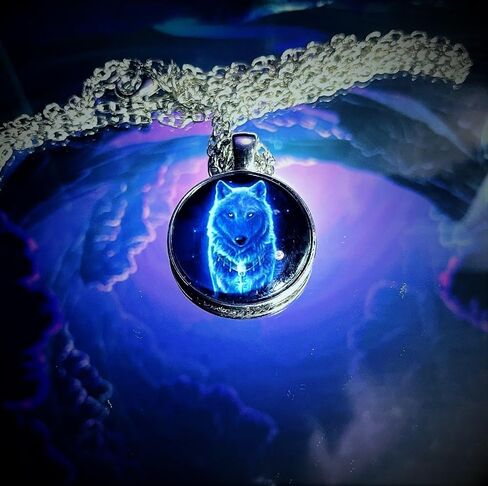 Glow in the dark wolf necklace glowing pendant resin necklace unique pendant blue wolf necklace glow in the dark green in Saudi Arabia