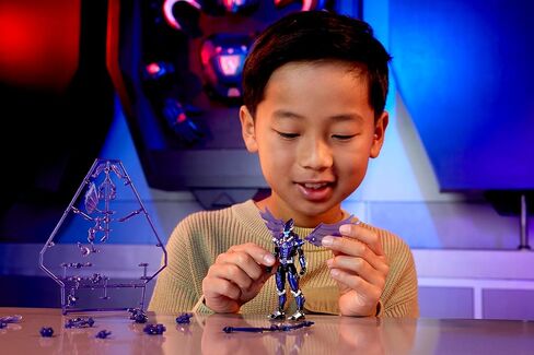 Pteranodon Pilot (Joon Park) Action Figure Toy, 3.75-Inch Poseable Figure with Interchangeable Armor Pieces and Transforming Weapon, Kids, Boy, Girls, Ages 6+ in Kuwait