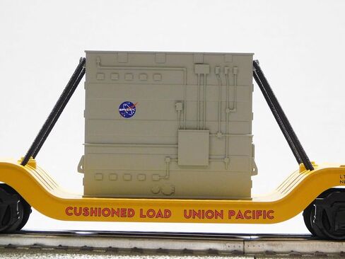 M.T.H. Electric Trains MTH RAILKING Union Pacific DEP. Center Flat W/Transformer O Gauge 30-76934 in Saudi Arabia