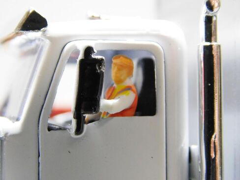 M.T.H. Electric Trains MTH PREMEIR Donald Trump Flat CAR W/Box Truck O Gauge 20-92440C in Kuwait