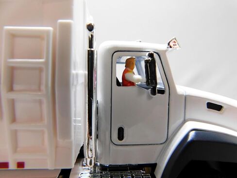 M.T.H. Electric Trains MTH PREMEIR Donald Trump Flat CAR W/Garbage Truck O Gauge 20-92440B in Kuwait