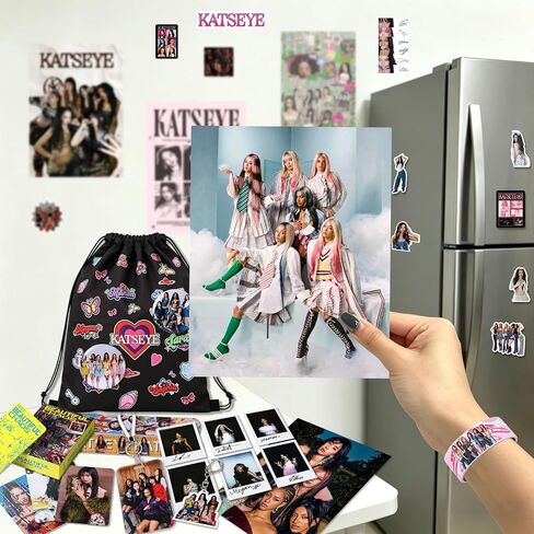 مجموعة هدايا Japior Katseye Merch تتضمن 55 بطاقة صور، 100 ملصق، 1 حقيبة برباط، 6 أساور صفعة، 6 بطاقات لومو، 2 دبابيس، 2 حامل حلقة هاتف، 2 ملصق لاصق، حبل لهدايا المعجبين in Kuwait