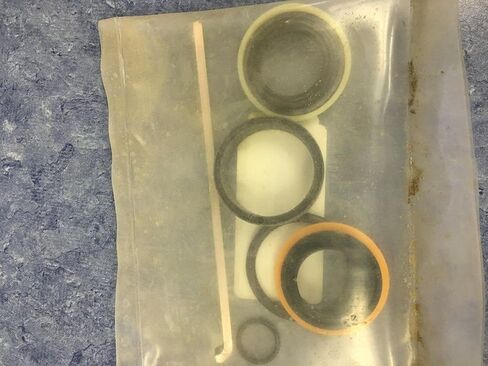 AGCO Spra Coupe Hydraulic Cylinder Seal Kit 1.50 X 8.38 X 0.88-516449D1 in Saudi Arabia