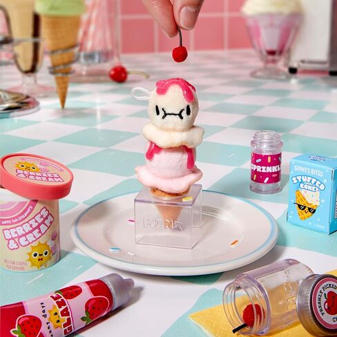 لعبة Miniverse Make It Mini Plush من MGA (عبوة من قطعتين)، تغليف أعمى، DIY، مقتنيات قطيفة تحت عنوان الطعام، لاصق يجفف بالهواء، 8 للتجميع، ملحقات سلسلة المفاتيح، جامعي، 8+ in Kuwait