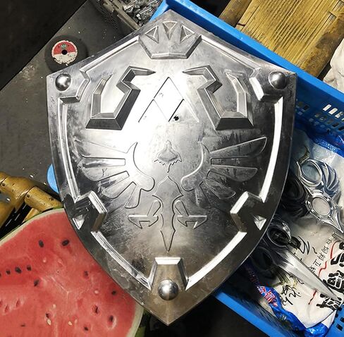 2024 Link Real Hylian Shield Metal Zalde Link Master Shield كامل الحجم زي الدعائم الأزرق in Kuwait