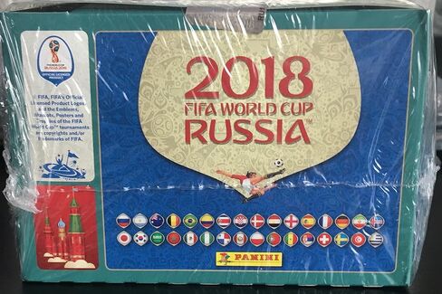 صندوق ملصقات كأس العالم 2018 في روسيا، الإصدار الدولي، 104 عبوة in Kuwait