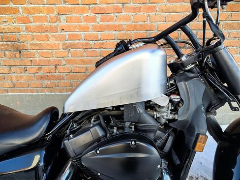 Motorcycle Petrol Gas Fuel Tank For HONDA VT750 SHADOW 750 2004-2009 Unpainted Silver 9L in Saudi Arabia