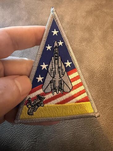 رقعة مثلثة F-14 Tomcat – مع خطاف وحلقة، 4 بوصة in Kuwait