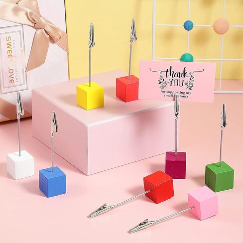 Enkrio 8 قطع حامل رقم الطاولة مع 100 بطاقة مؤشر فارغة قاعدة مكعب حامل بطاقة مكان مع مشبك التمساح مشبك صورة مذكرة ملاحظة حامل صور لحفلات أعياد الميلاد والمكتب DIY الزفاف in Kuwait