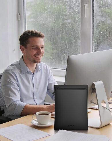 حقيبة مستندات مقاومة للماء بدرجة IPX8: قابلة للغمر 1 متر / 30 دقيقة للمسافرين بغرض الأعمال وركوب القوارب - احتفظ بالمستندات القانونية وجوازات السفر والأشياء الثمينة جافة تمامًا في المطر أو الانسكابات - حقيبة بسحاب محمولة مقاس 15.3 × 11.8 بوصة in Kuwait