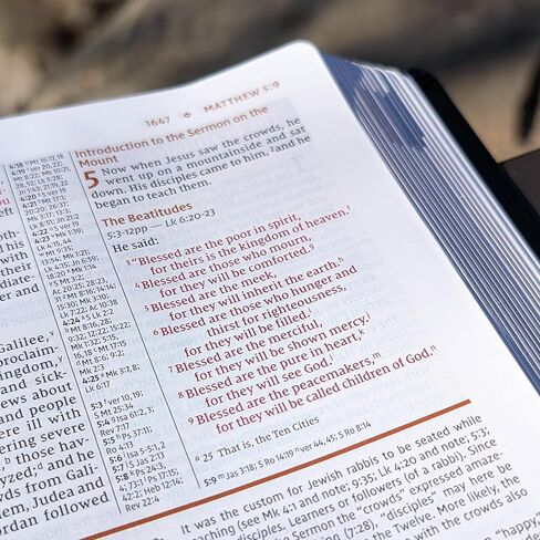 الكتاب المقدس لدراسة NIV المخصص من SacredBound - طبعة منقحة بالكامل، اسم محفور جلد أسود مربوط | أكثر من 21,000 مذكرة دراسية، بالألوان الكاملة، بحروف حمراء، طباعة مريحة (الاسم فقط) in Kuwait