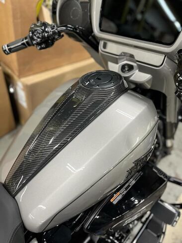 Dash Fuel Tank Console Cover Carbon Fiber Gas Tank Cap Cover Compatible For Harley Touring 2023 2024 2025 CVO Street Glide CVO Road Glide CVO Road Glide ST Street Glide Ultra Road Glide in Saudi Arabia