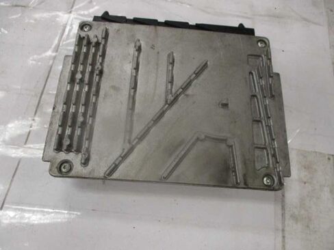 Engine ECM Control Module Fits 02-04 Compatible with Volvo 60 Series 8675760A 8675760 A in Kuwait